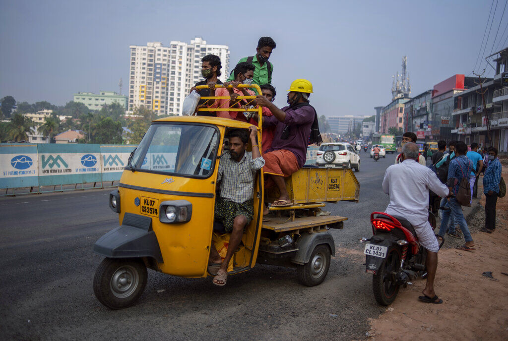 APTOPIX Virus Outbreak India